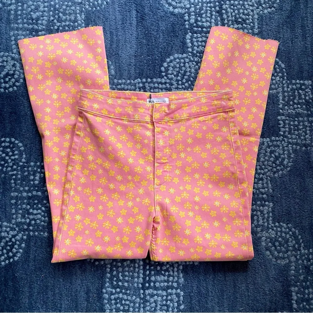 🌸 ZARA PINK YELLOW FLORAL HIGH WAIST CROPPED FLARE LEG JEANS! - Picture 5 of 15